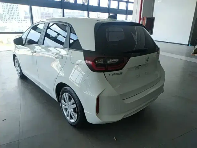 Honda Fit — Фото автомобиля 4