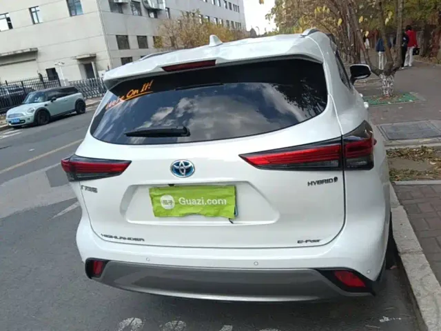 Toyota Highlander — Фото автомобиля 5