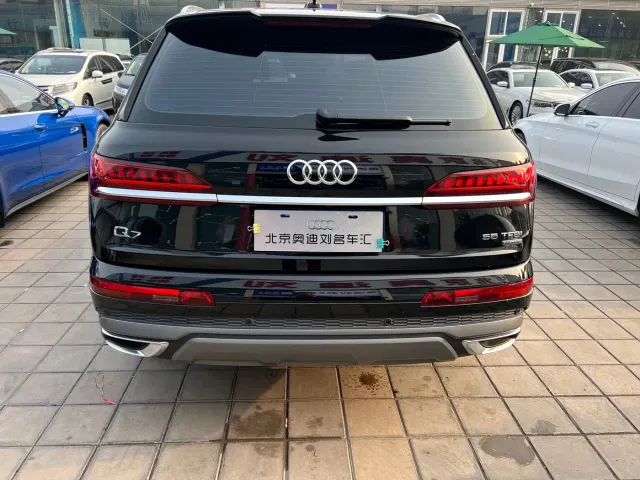 Audi Q7 — Фото автомобиля 4
