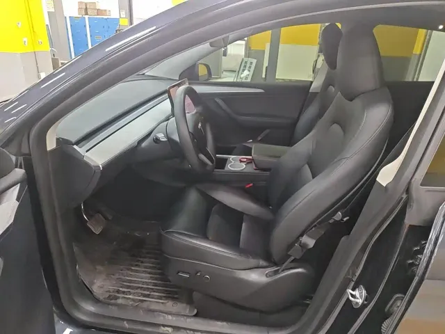 Tesla Model Y — Фото автомобиля 10