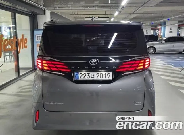 Toyota Alphard Generation 4 — Фото автомобиля 5