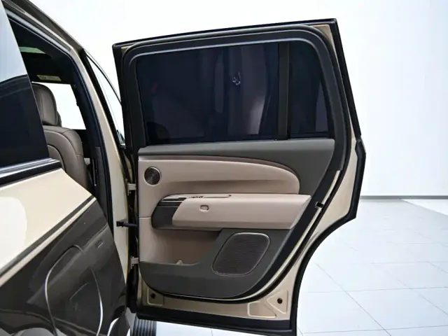 Li Auto L9 — Фото автомобиля 26