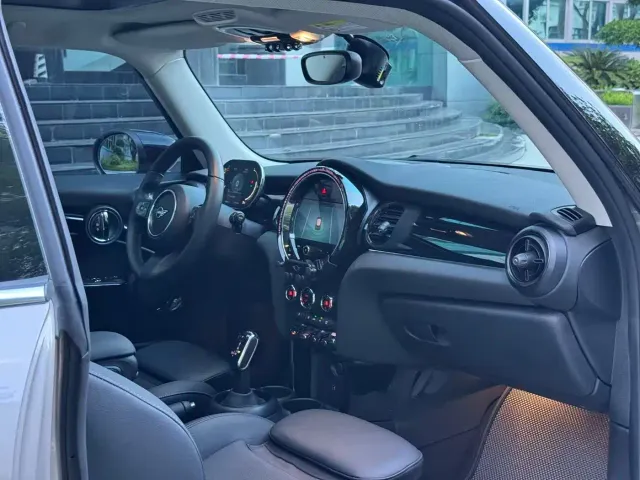 MINI Hatch — Фото автомобиля 10