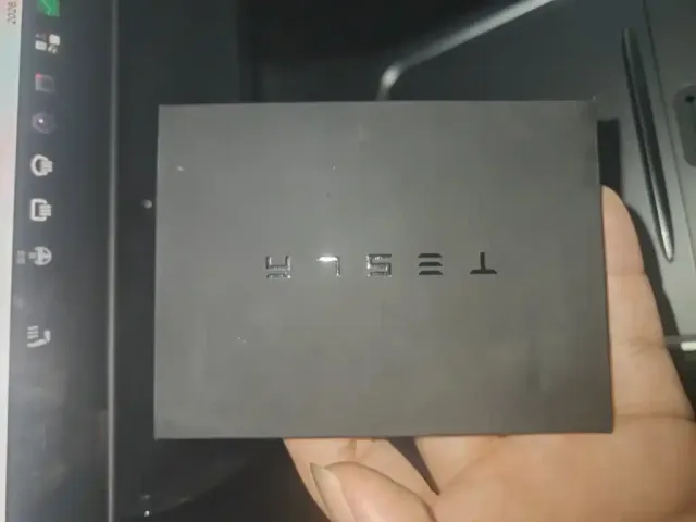 Tesla Model 3 — Фото автомобиля 8
