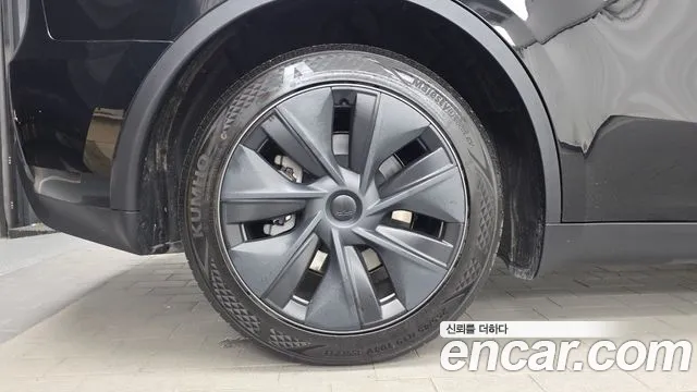 Tesla Model Y — Фото автомобиля 5