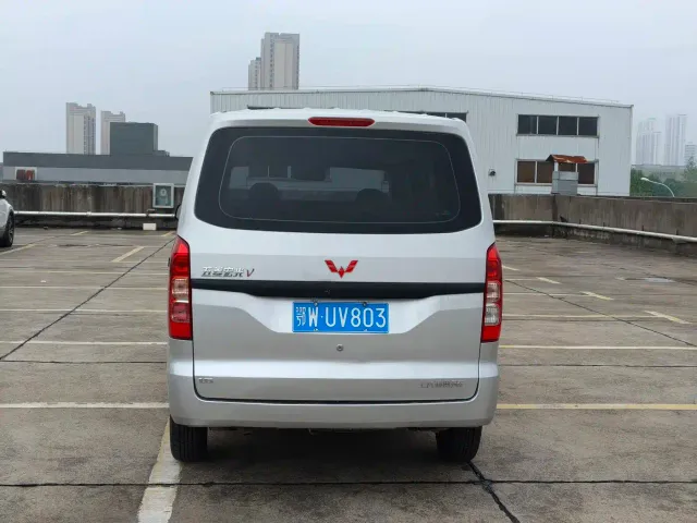 Wuling Hongguang V — Фото автомобиля 4