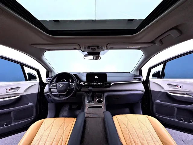 Toyota Sienna — Фото автомобиля 16