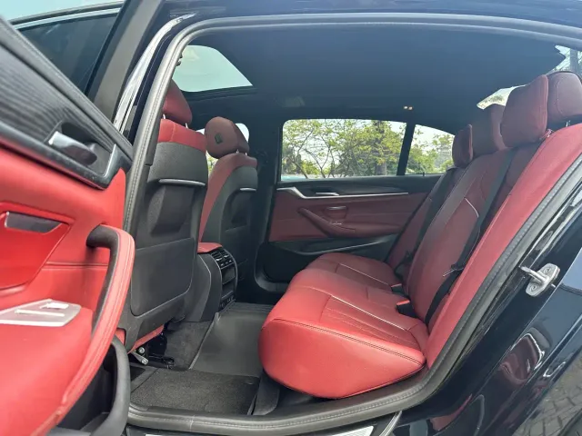 BMW 5 Series — Фото автомобиля 8