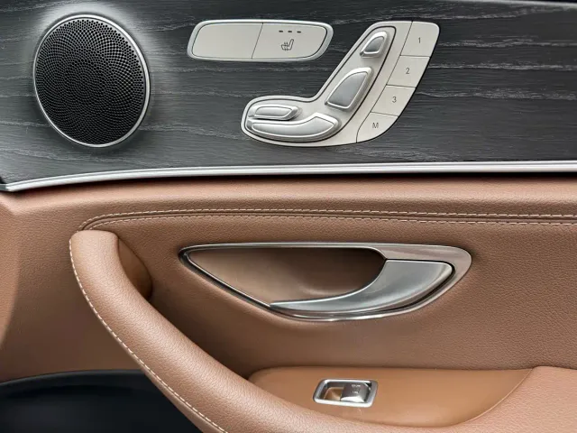 Mercedes-Benz E-Class — Фото автомобиля 23