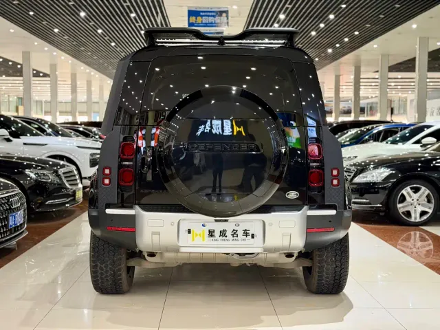 Land Rover Defender — Фото автомобиля 15