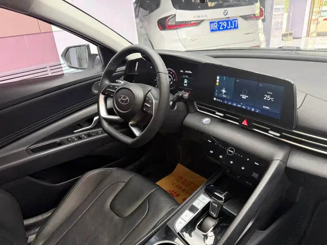 Hyundai Elantra — Фото автомобиля 18