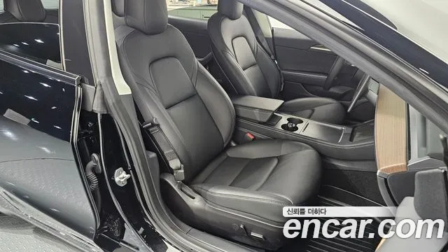 Tesla Model 3 — Фото автомобиля 12