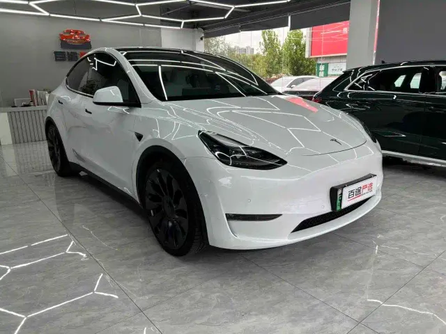 Tesla Model Y — Фото автомобиля 4
