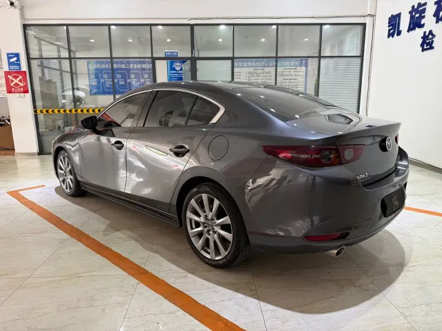 Mazda Axela — Фото автомобиля 6