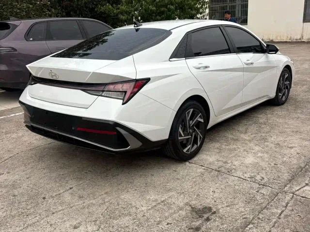 Hyundai Elantra — Фото автомобиля 2