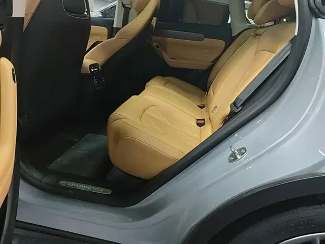 Leapmotor C11 — Фото автомобиля 16