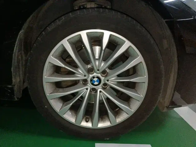 BMW 5 Series — Фото автомобиля 24