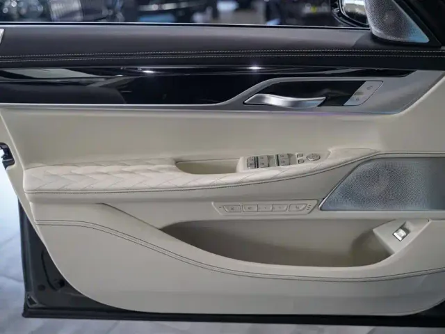 BMW 7 Series — Фото автомобиля 9