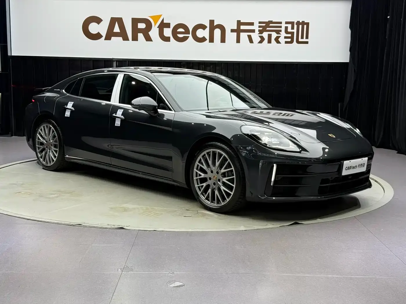 Porsche Panamera — Фото автомобиля 2