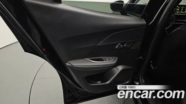 Peugeot 2008 — Фото автомобиля 24