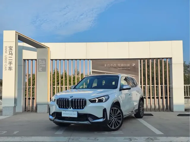 Фотография автомобиля — BMW X1