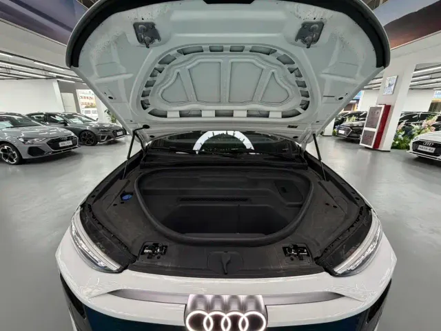 Audi Q6L e-tron — Фото автомобиля 17