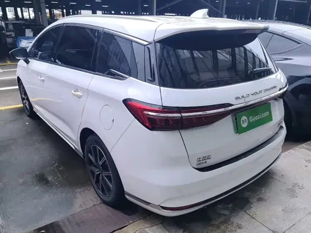 BYD Song MAX — Фото автомобиля 4