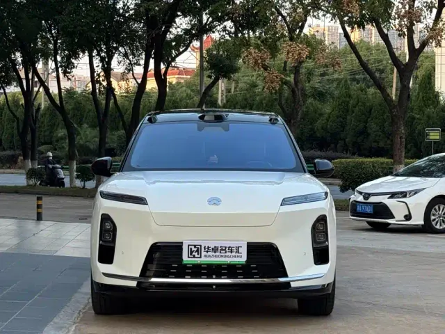 Nio ES8 — Фото автомобиля 2