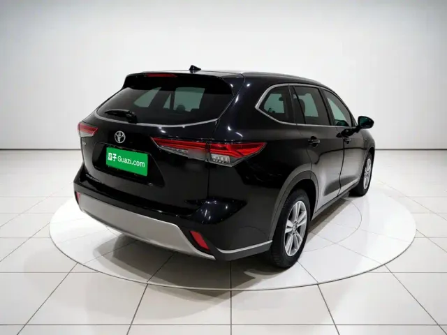 Toyota Highlander — Фото автомобиля 4