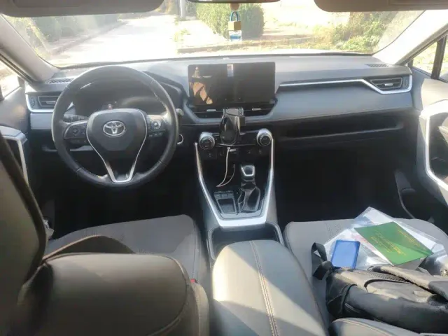 Toyota RAV4 — Фото автомобиля 10
