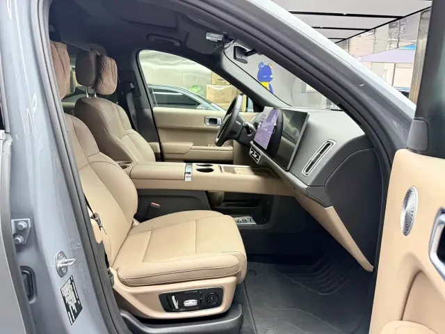 Li Auto L8 — Фото автомобиля 8