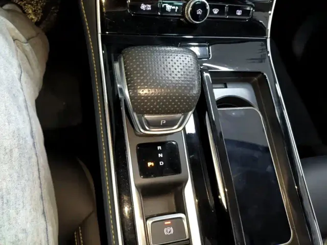 Roewe i6 MAX EV — Фото автомобиля 13