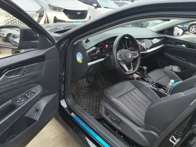Volkswagen Passat — Фото автомобиля 12