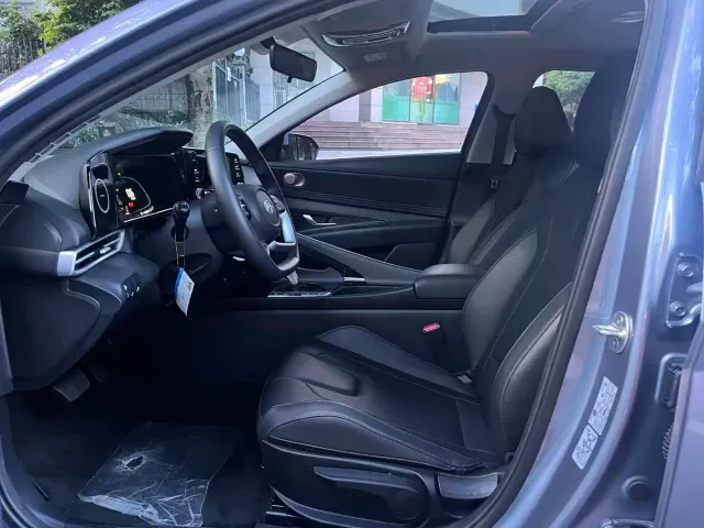 Hyundai Elantra — Фото автомобиля 3
