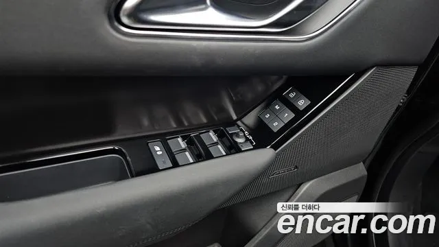 Land Rover Range Rover Velar — Фото автомобиля 24