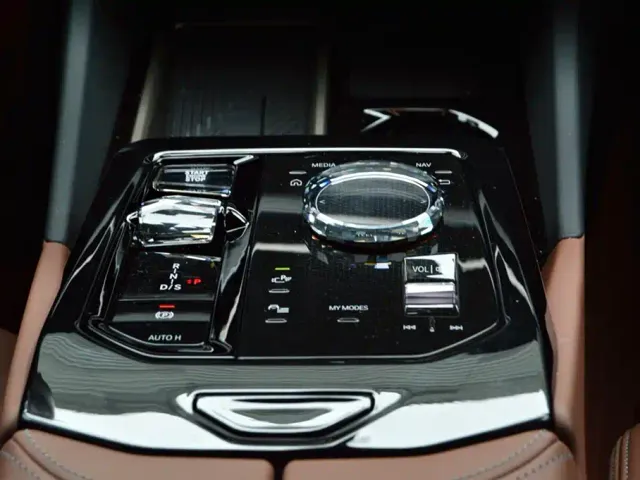 BMW 5 Series — Фото автомобиля 14