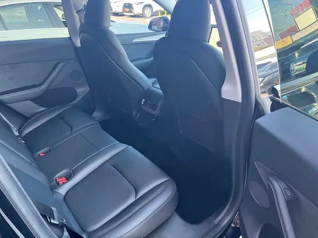 Tesla Model Y — Фото автомобиля 14