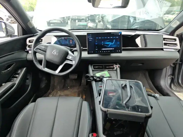 BYD Qin L — Фото автомобиля 9