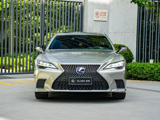 Lexus LS — Фото автомобиля 2