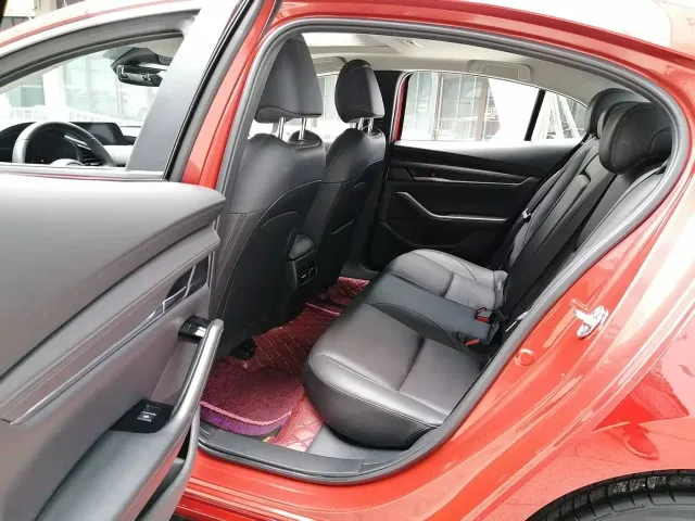 Mazda Axela — Фото автомобиля 10