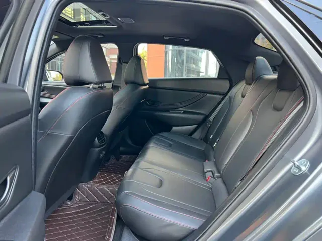 Hyundai Elantra — Фото автомобиля 12