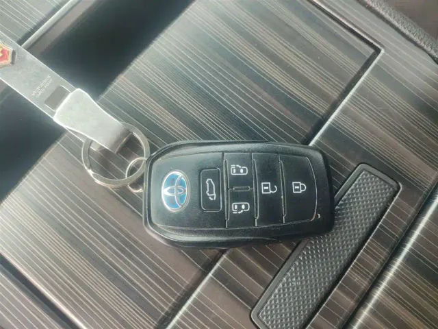 Toyota Sienna — Фото автомобиля 16