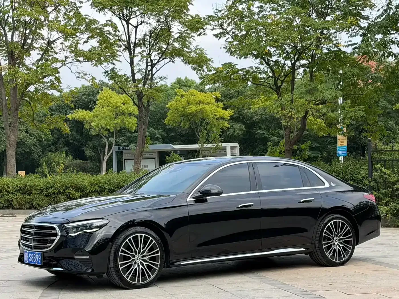Mercedes-Benz Mercedes-Benz E-Class 2025 E 300 L Premium — Фото автомобиля 2