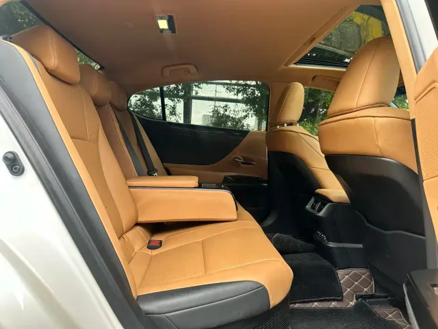 Lexus ES — Фото автомобиля 11