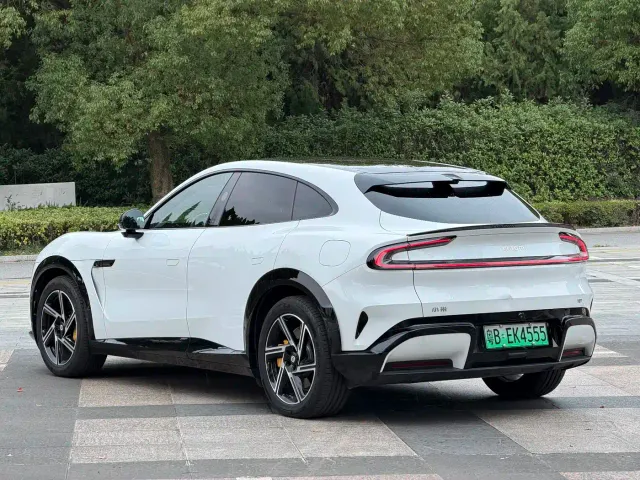 Xiaomi YU7 — Фото автомобиля 2
