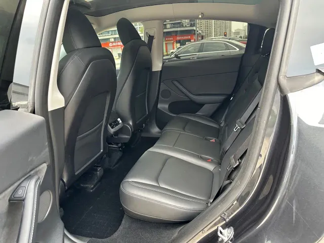 Tesla Model Y — Фото автомобиля 5
