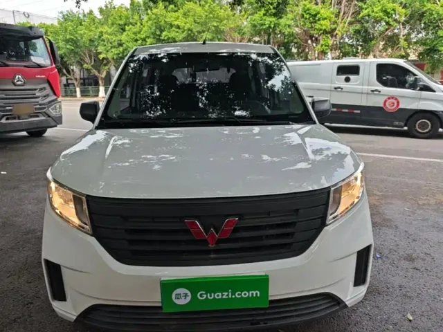 Wuling Hongguang Plus — Фото автомобиля 2