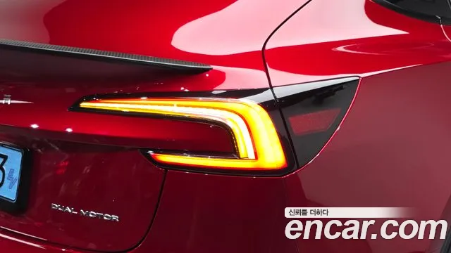 Tesla Model 3 — Фото автомобиля 8