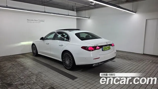 Mercedes-Benz E-Class — Фото автомобиля 2