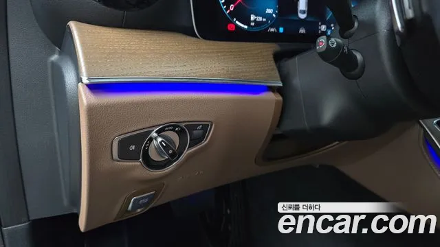 Mercedes-Benz E-Class — Фото автомобиля 22